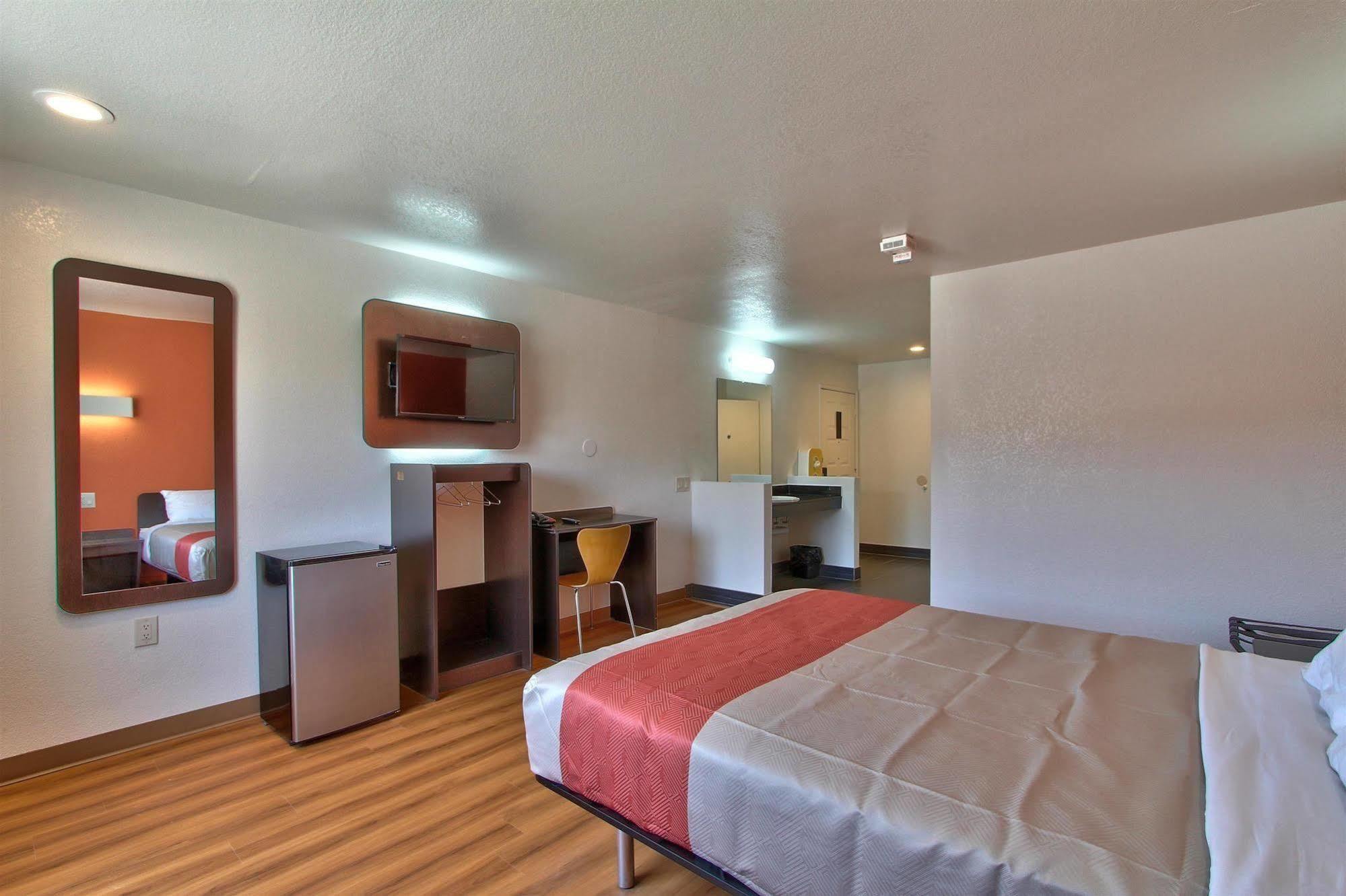 Coastal Valley Inn - Monterey Castroville Exterior foto