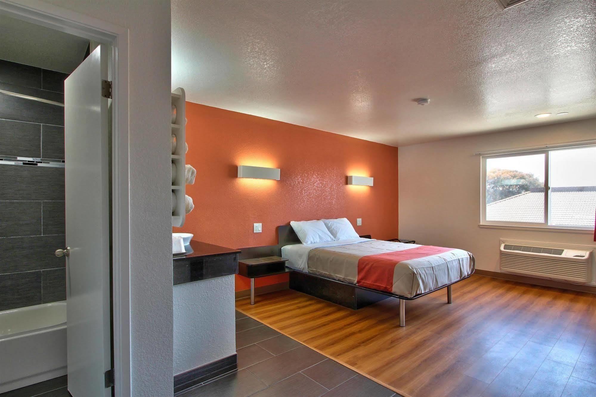 Coastal Valley Inn - Monterey Castroville Exterior foto