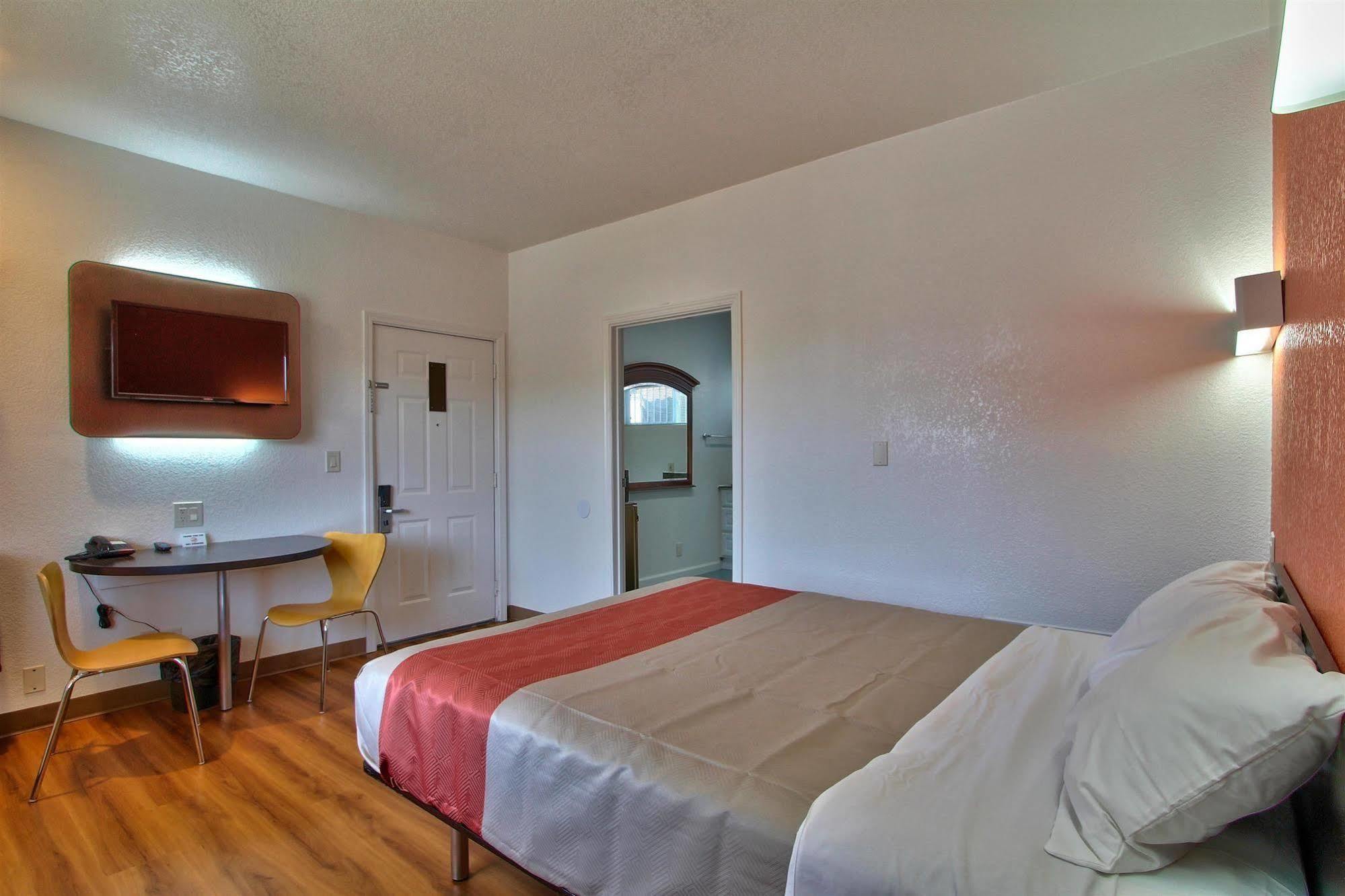 Coastal Valley Inn - Monterey Castroville Exterior foto
