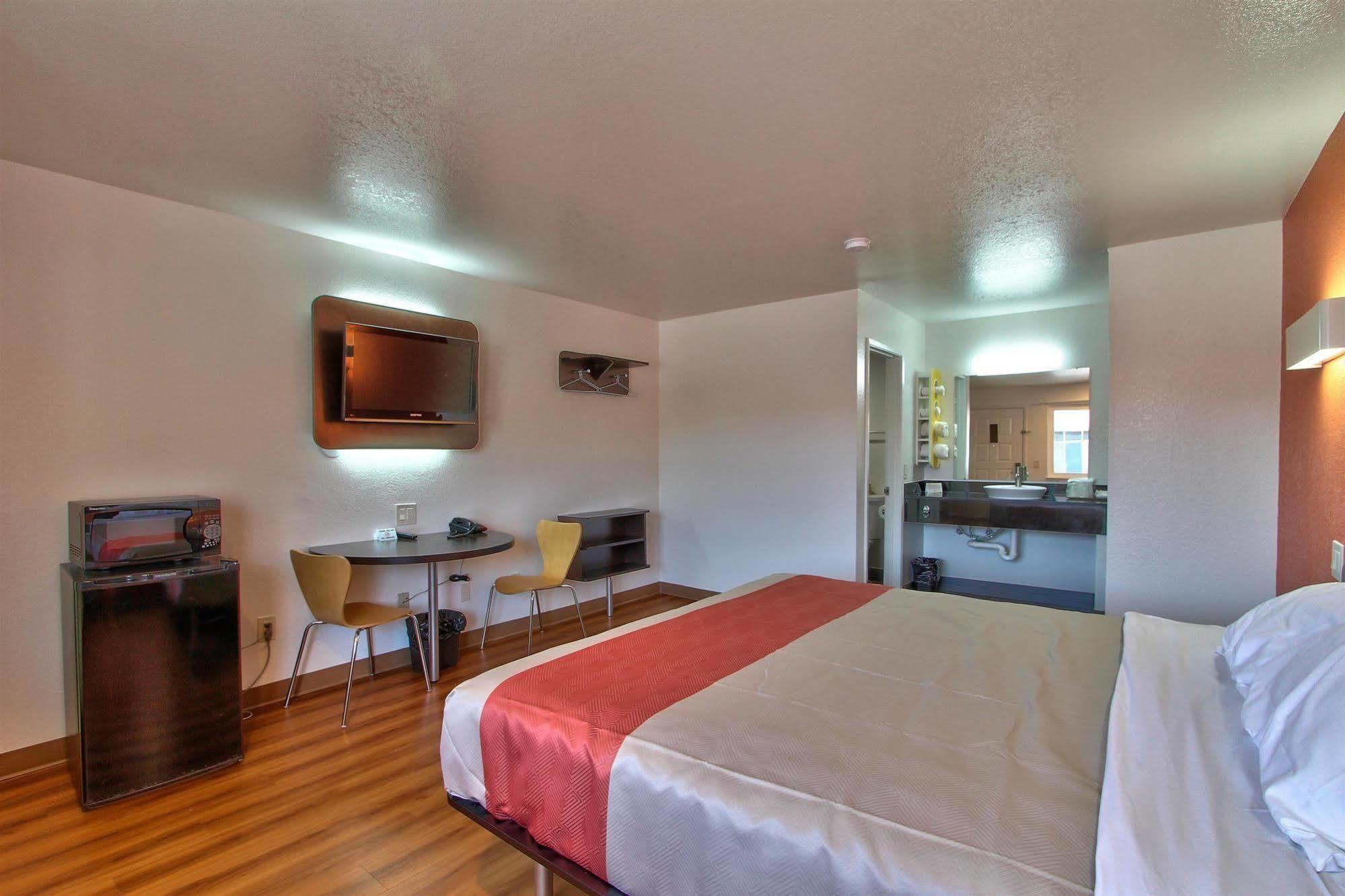 Coastal Valley Inn - Monterey Castroville Exterior foto